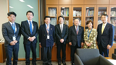 大塚参議院議員