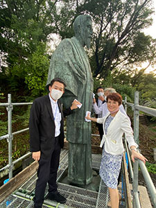 記念式典と銅像磨き体験