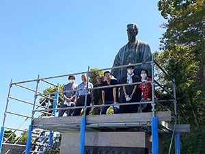 陸奥宗光先生乃像