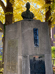岡崎邦輔銅像